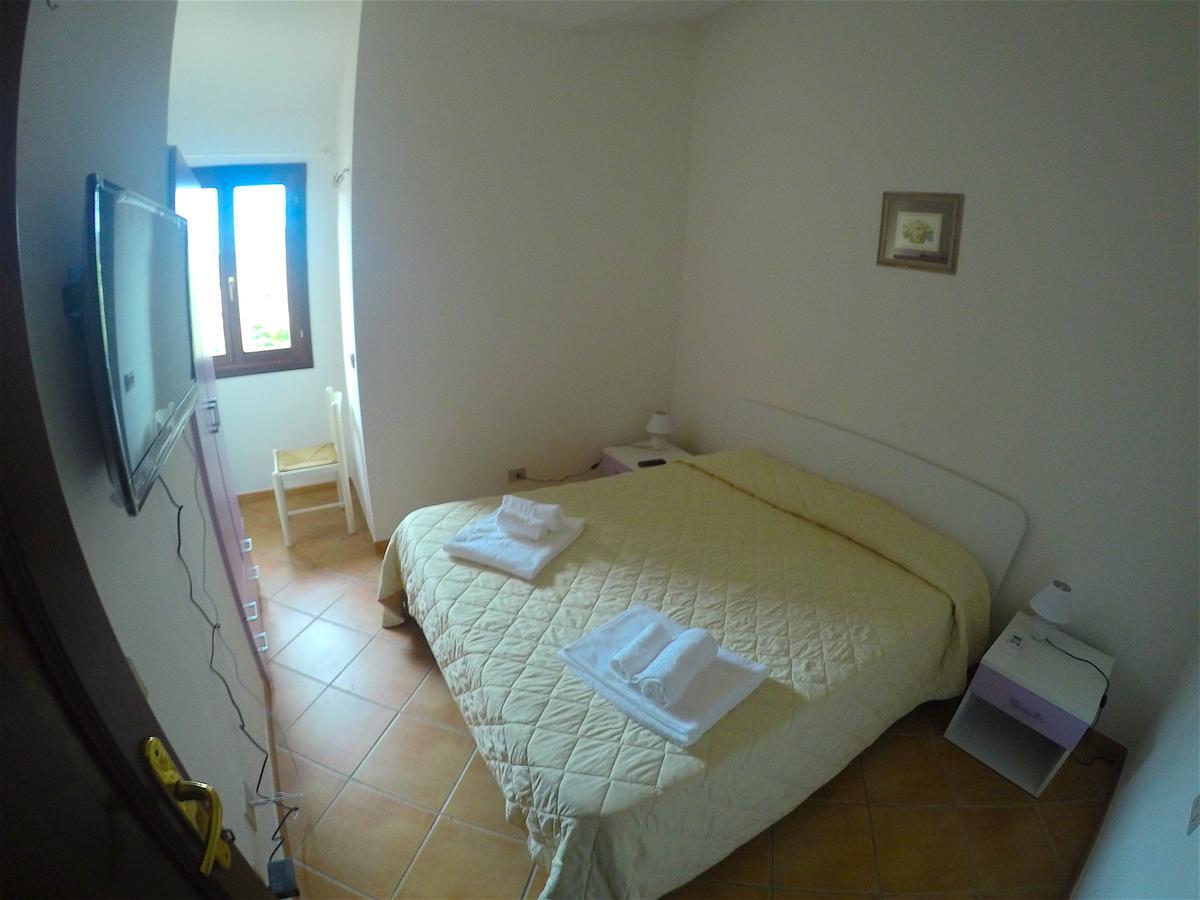 La Coccinella Al Mare Bed & Breakfast San Teodoro  Ngoại thất bức ảnh