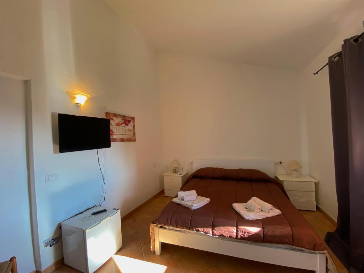 La Coccinella Al Mare Bed & Breakfast San Teodoro  Ngoại thất bức ảnh